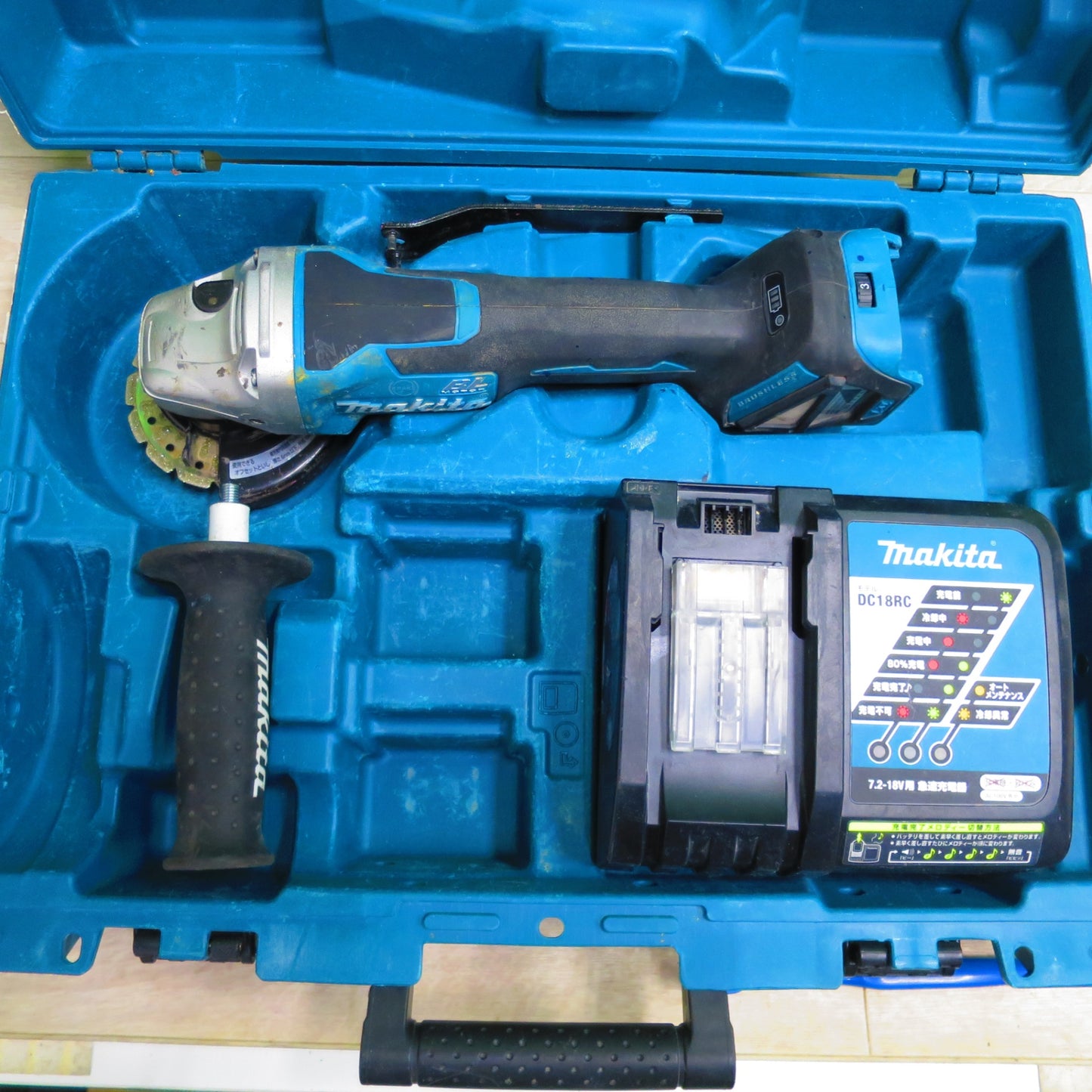 [送料無料] ☆makita マキタ 充電式ディスクグラインダー GA418D 18V DIY 電動 工具 大工 研磨 切断 研削 バリ取り☆