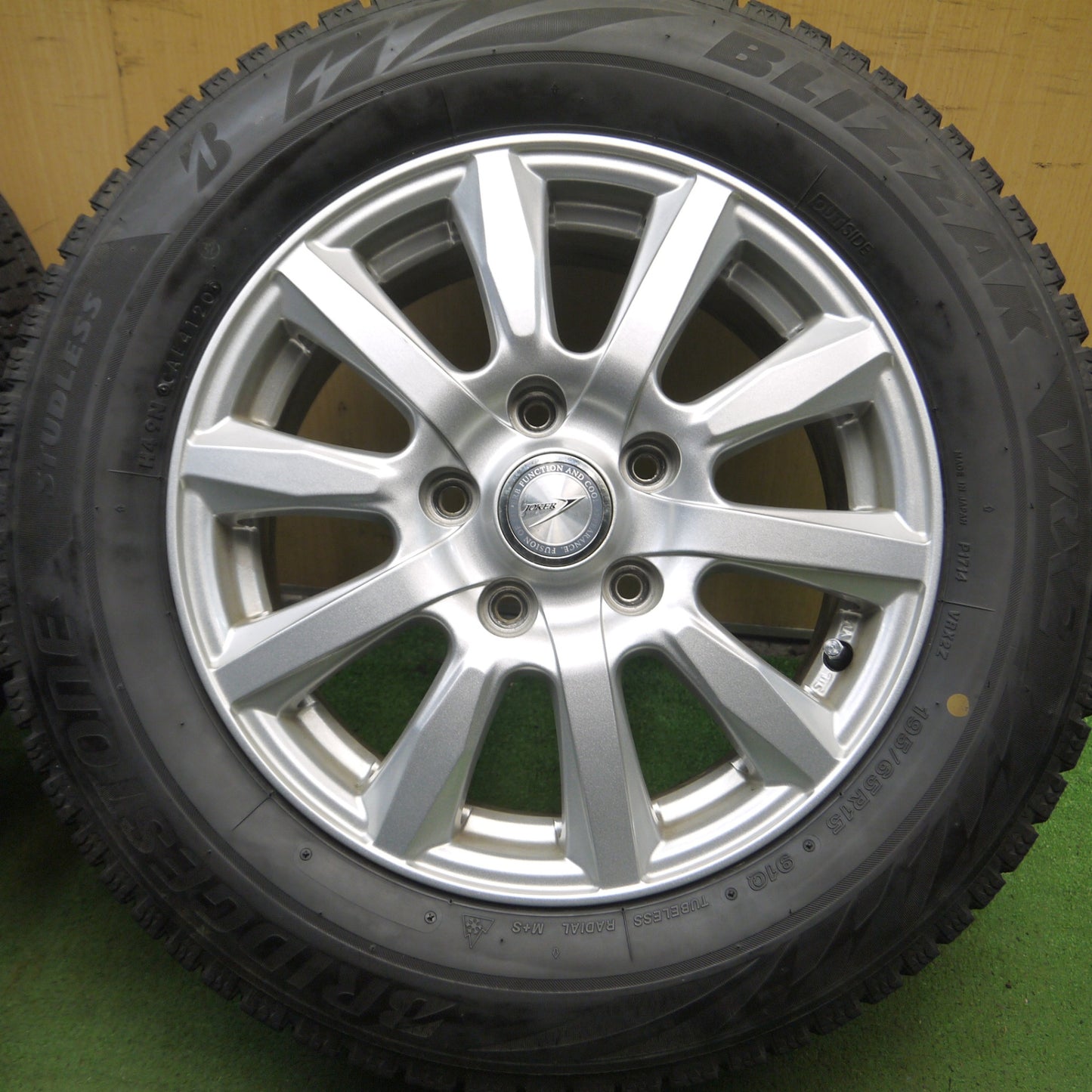 *送料無料* バリ溝！20年！キレイ！9分★スタッドレス 195/65R15 ブリヂストン ブリザック VRX2 JOKER ジョーカー 15インチ PCD114.3/5H★4040815Hス