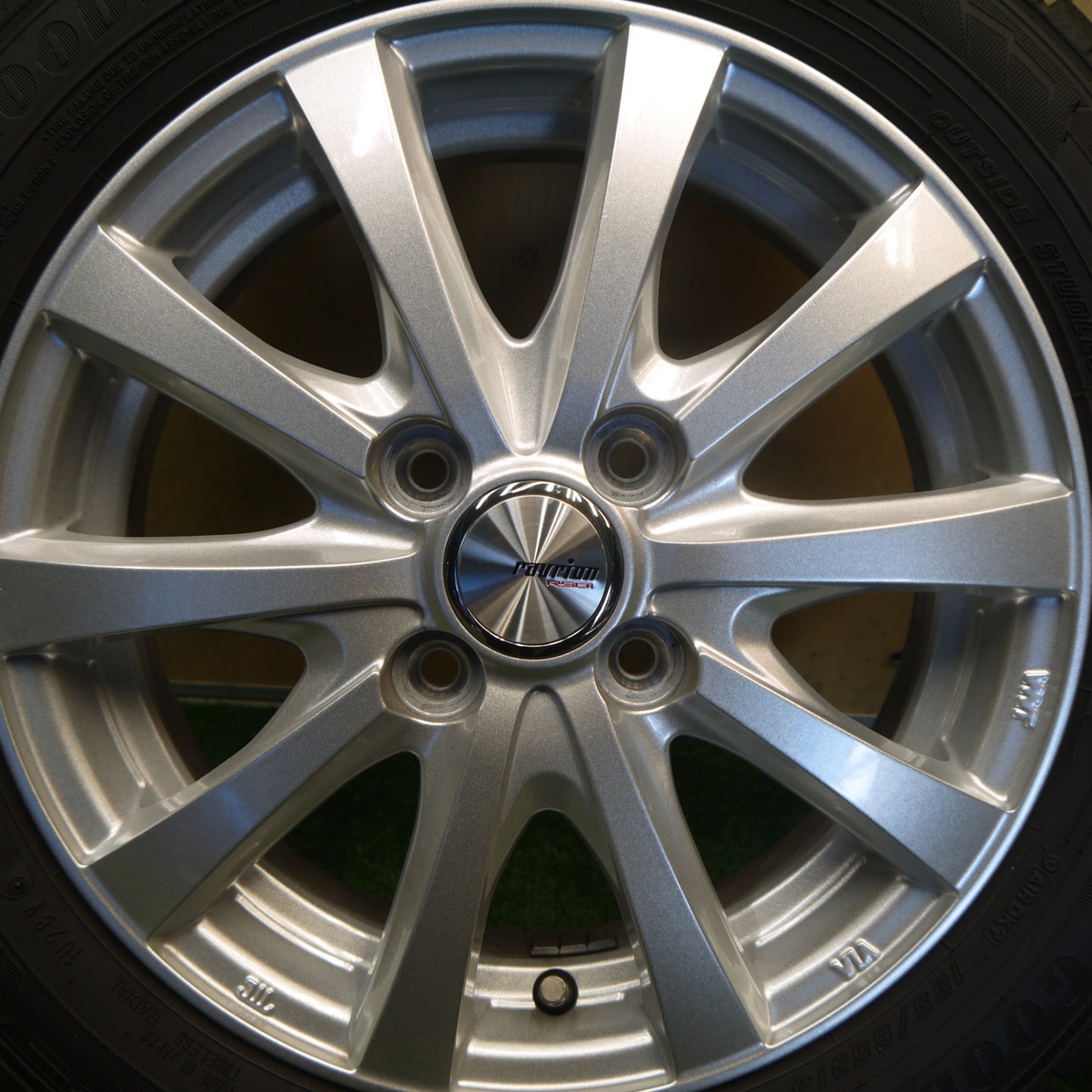 ほぼ未使用！25年！キレイ◎スタッドレス 155/65R14 グッドイヤー アイスナビ8 ravrion RS01 ラブリオン 14インチ PCD100/4H◎6082601Hス