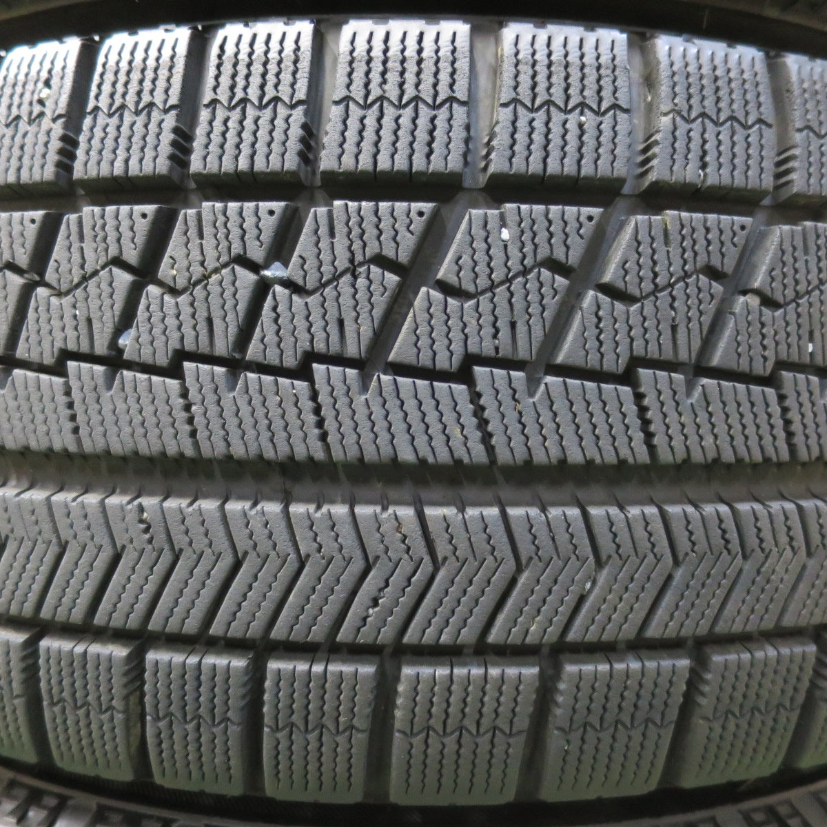 バリ溝！キレイ！9.5分★スタッドレス 205/55R16 ブリヂストン ブリザック VRX BALMINUM バルミナ 16インチ PCD100/5H★5110502イス