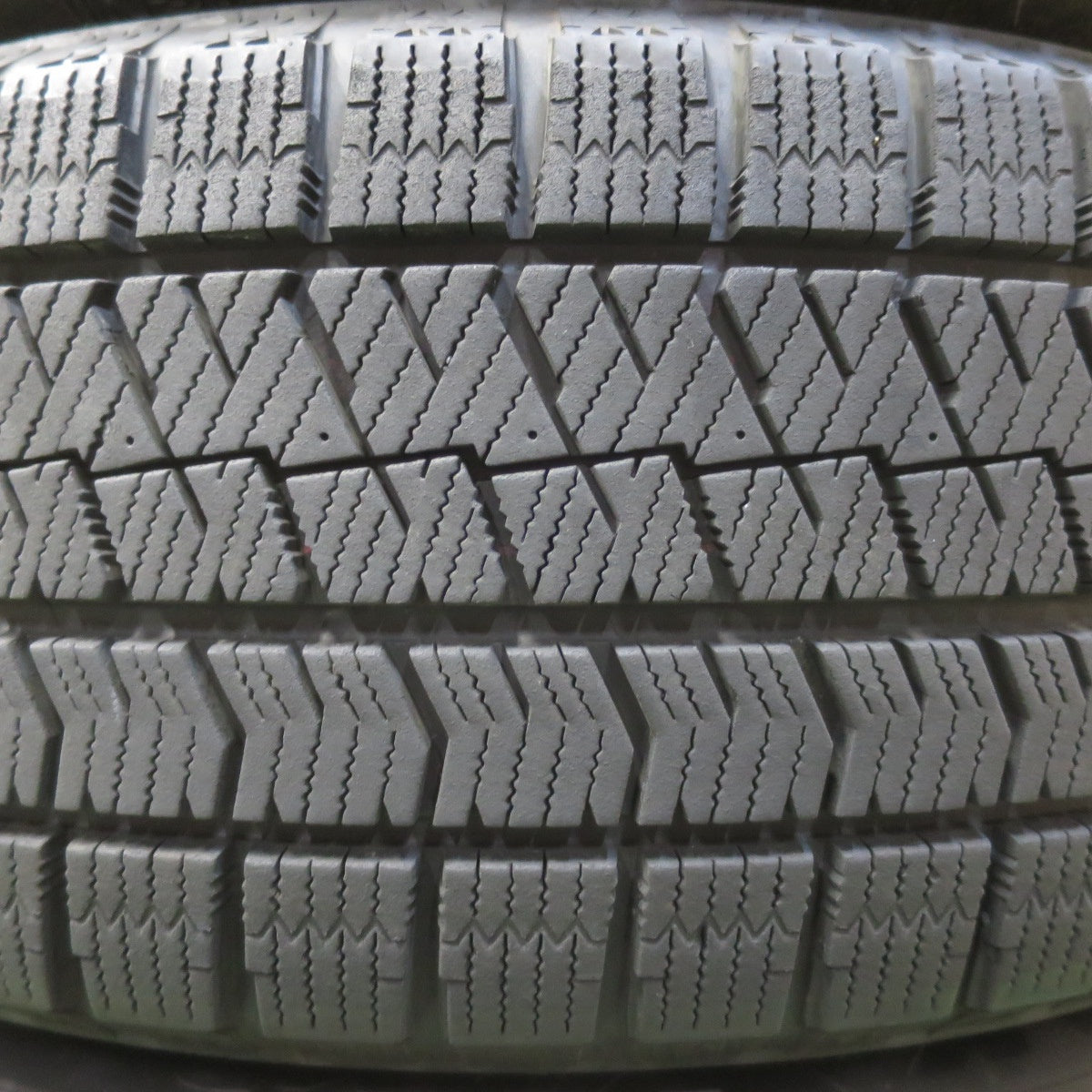 バリ溝！9分★スタッドレス 215/60R17 ブリヂストン ブリザック VRX2 ESTROSA エステローザ 17インチ PCD114.3/5H★6040603イス