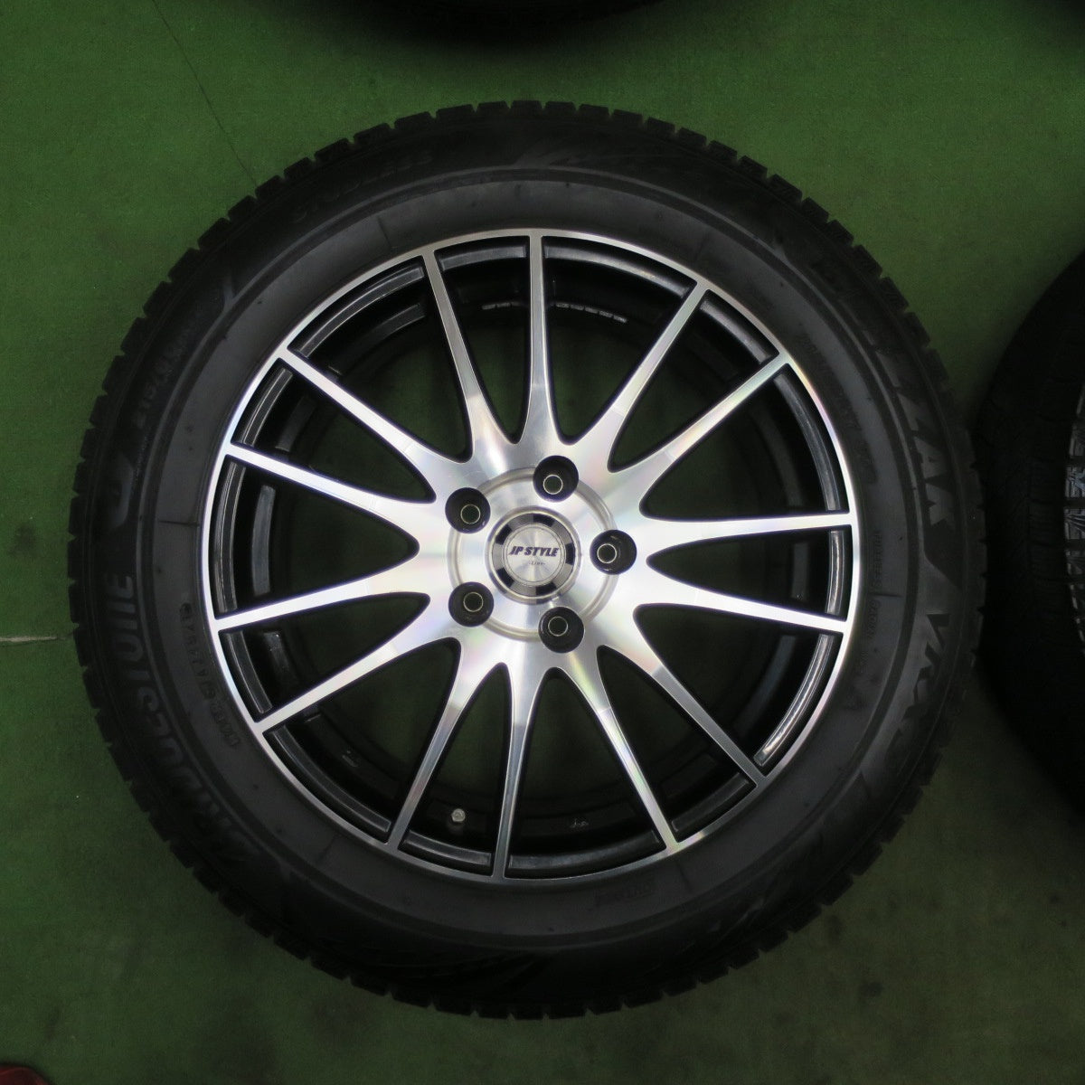 バリ溝！キレイ！8.5分★スタッドレス 215/60R17 ブリヂストン ブリザック VRX3 JP STYLE V-Line- 17インチ PCD114.3/5H★6021802TTス