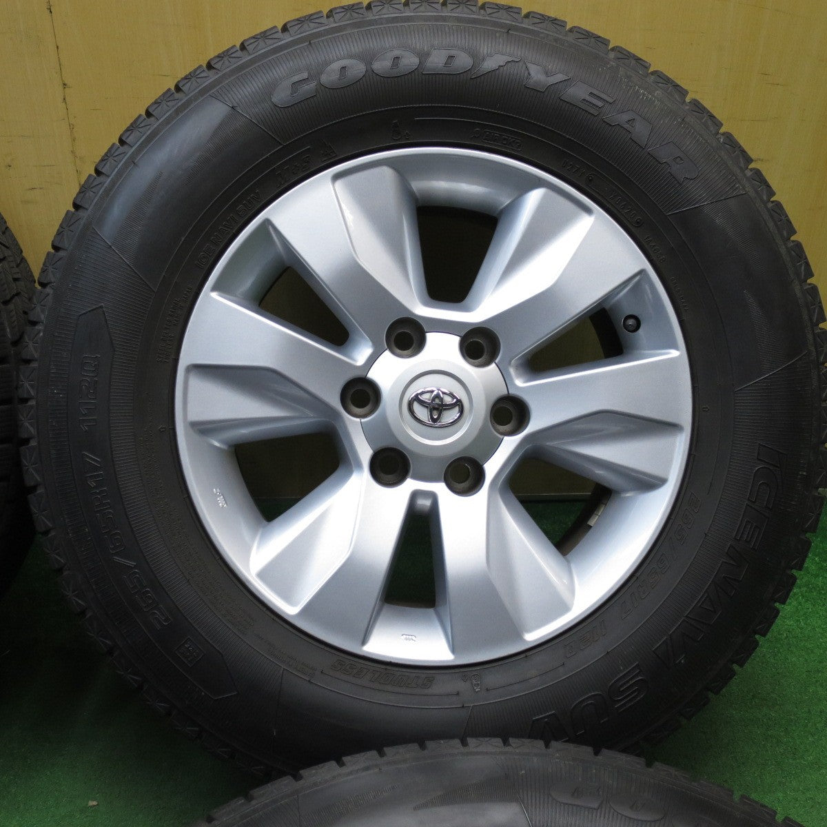 バリ溝！9分★トヨタ GUN125 ハイラックス 純正 265/65R17 スタッドレス グッドイヤー アイスナビ SUV 17インチ PCD139.7/6H★5041803KKス