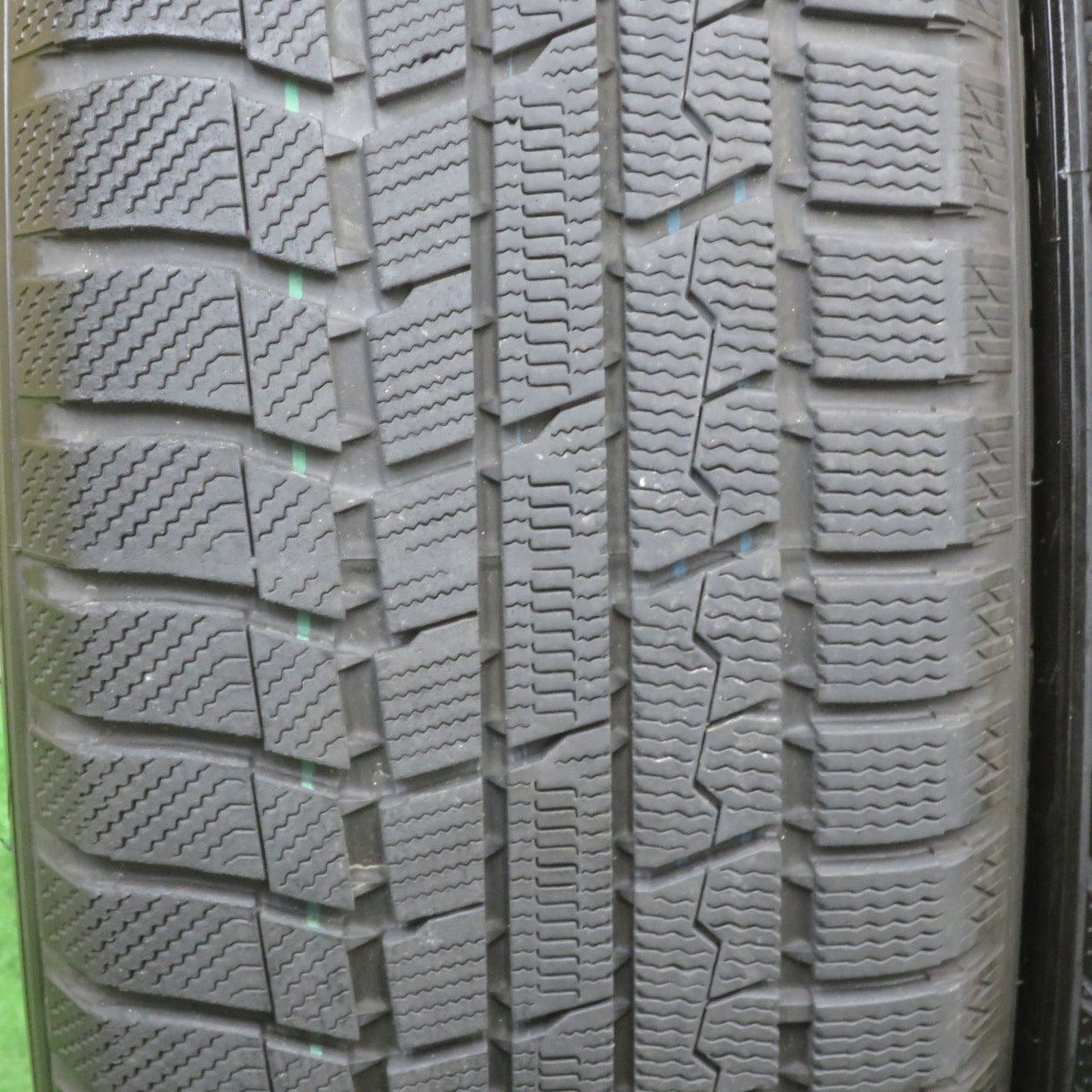 バリ溝！22年！キレイ！9.5分★スタッドレス 225/55R18 トーヨー ウインター トランパス TX VELVA SPORT ヴェルヴァ スポーツ 18インチ PCD114.3/5H★5112504TTス