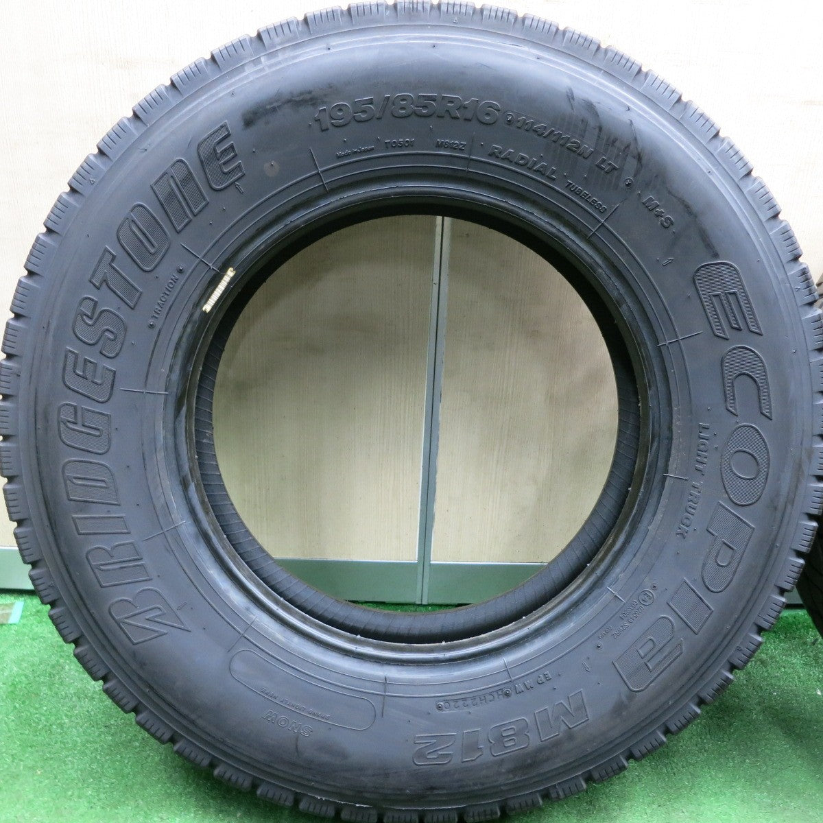 *送料無料* バリ溝！20年！8.5分★トラック タイヤ 195/85R16 114/112N ブリヂストン エコピア M812 ミックス オールシーズン 16インチ★4071402HAノタ