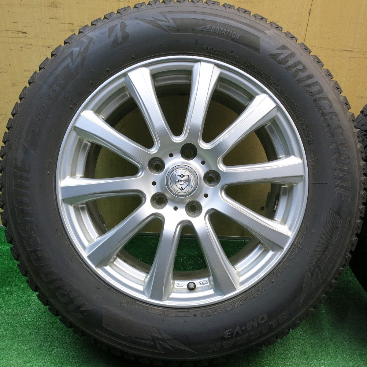 バリ溝！8.5分★スタッドレス 225/65R17 ブリヂストン ブリザック DM-V3 JOKER ジョーカー 17インチ PCD114.3/5H★5112019HAス