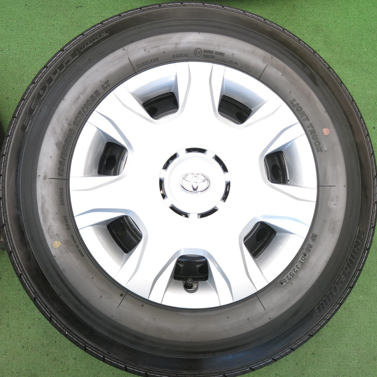 新車外し！26年◎トヨタ 200系 ハイエース 純正 スチール 195/80R15 107/105S ブリヂストン エコピア RD613 15インチ PCD139.7/6H◎6090610HAノ