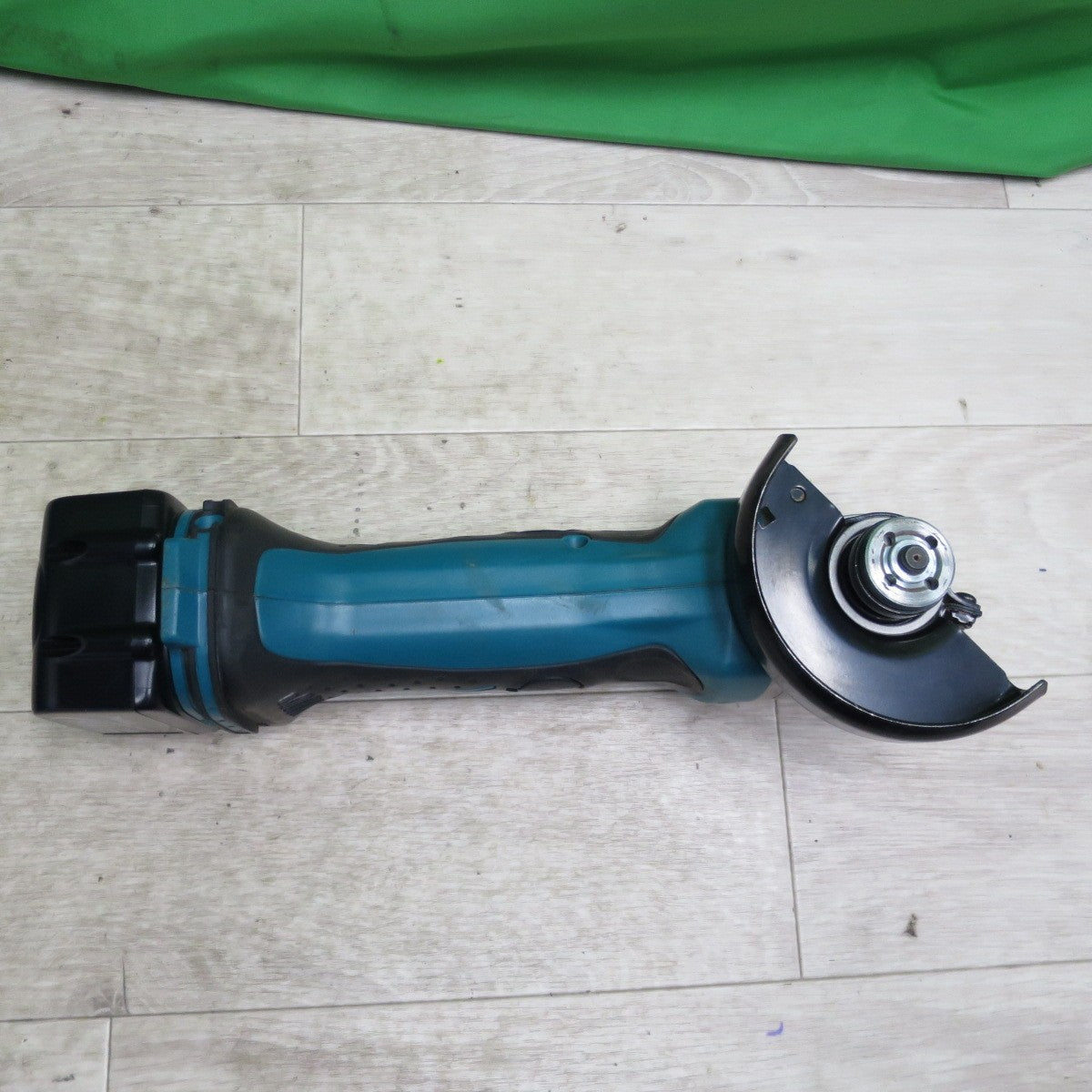 [送料無料] キレイ☆マキタ 14.4V 3.0Ah 100mm 充電式 ディスク グラインダ GA400DRF ケース 充電器 バッテリー 付き 電動 工具☆
