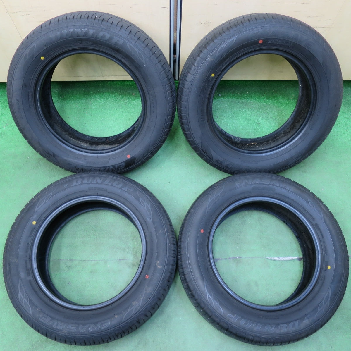 [送料無料] バリ溝！22年！9.5分★195/65R15 ダンロップ エナセーブ EC204 タイヤ 15インチ ヴォクシー ノア ステップワゴン セレナ 等★5011006イノタ