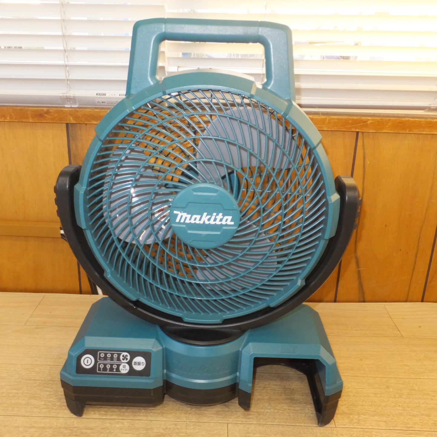 [送料無料] ★マキタ makita 充電式ファン CF203D 14.4/18V 1.6A　本体のみ★