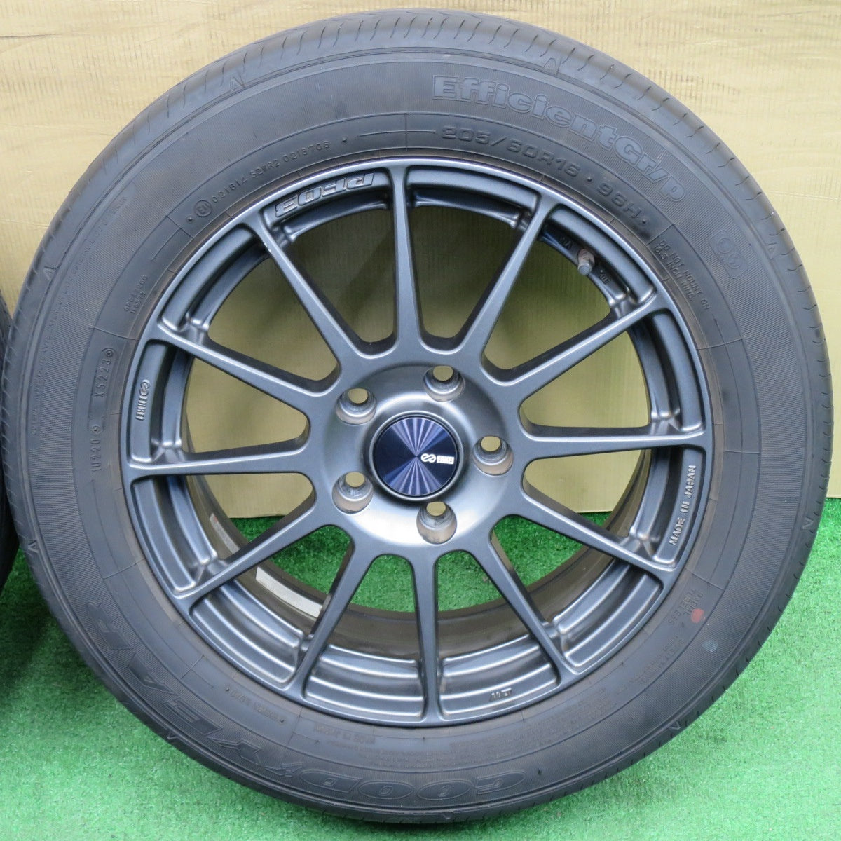 バリ溝！23年！8.5分★205/60R16 グッドイヤー EfficientGrip ENKEI PF03 エンケイ 16インチ PCD114.3/5H★6030903NKノ