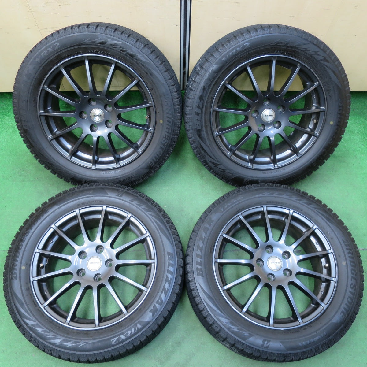[送料無料] 4本価格！20年★BMW 等 IRVINE F01 225/55R17 スタッドレス ブリヂストン ブリザック VRX2 アーヴィン 17インチ PCD112/5H★4112204イス