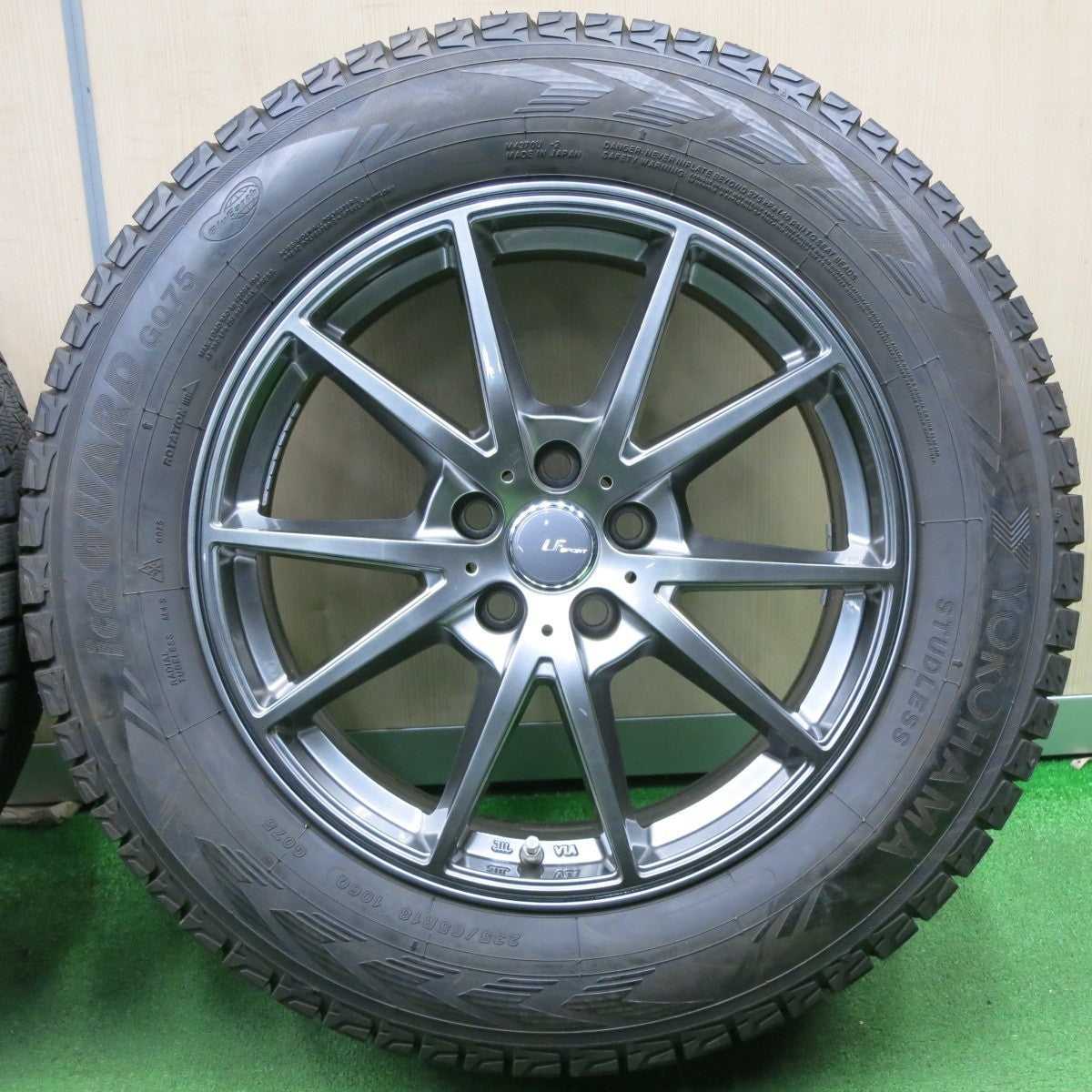バリ溝！22年！キレイ！9.5分以上★スタッドレス 235/65R18 ヨコハマ アイスガード G075 LF SPORT LFスポーツ 18インチ PCD114.3/5H★5010412NJス