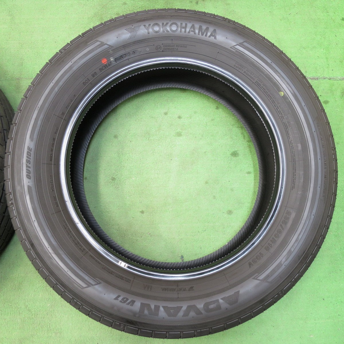 [送料無料] 新車外し！24年★235/60R18 ヨコハマ アドバン V61 タイヤ 18インチ クラウンクロスオーバー エクストレイル NX RX CX-30 等★5030615イノタ