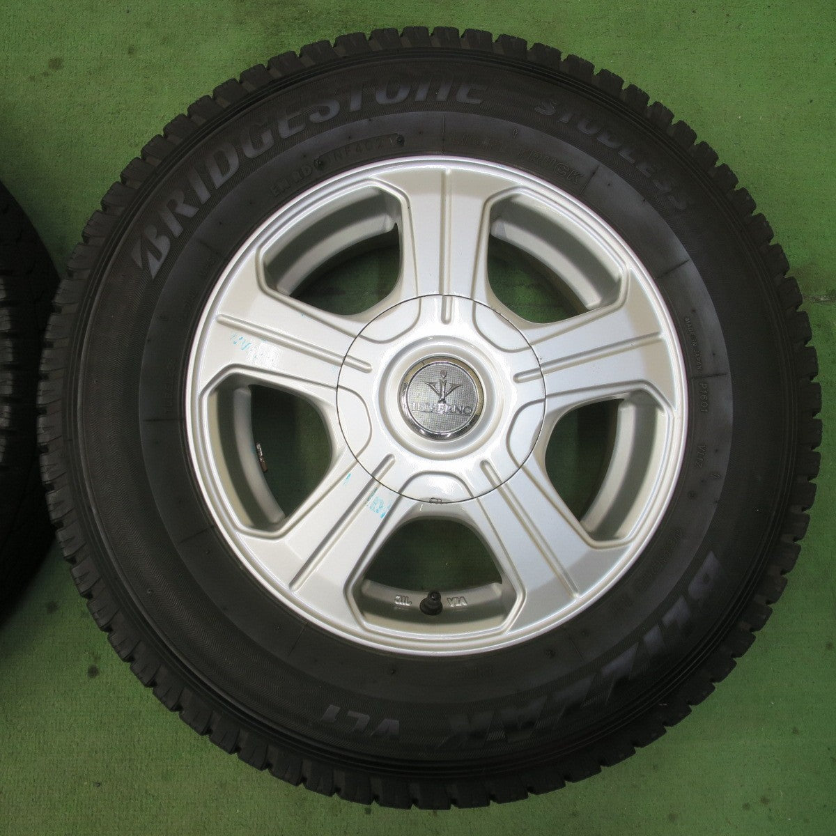バリ溝！9.5分★スタッドレス 165R13 8PR ブリヂストン ブリザック VL1 INVERNO インヴェルノ 13インチ PCD100 114.3/4H マルチ★6012801イス