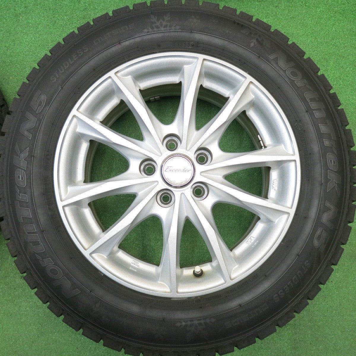 バリ溝！23年！キレイ！9.5分以上★プリウス 等 195/65R15 スタッドレス オートバックス ノーストレック N5 Exceeder エクシーダー 15インチ PCD100/5H★5112903HAス
