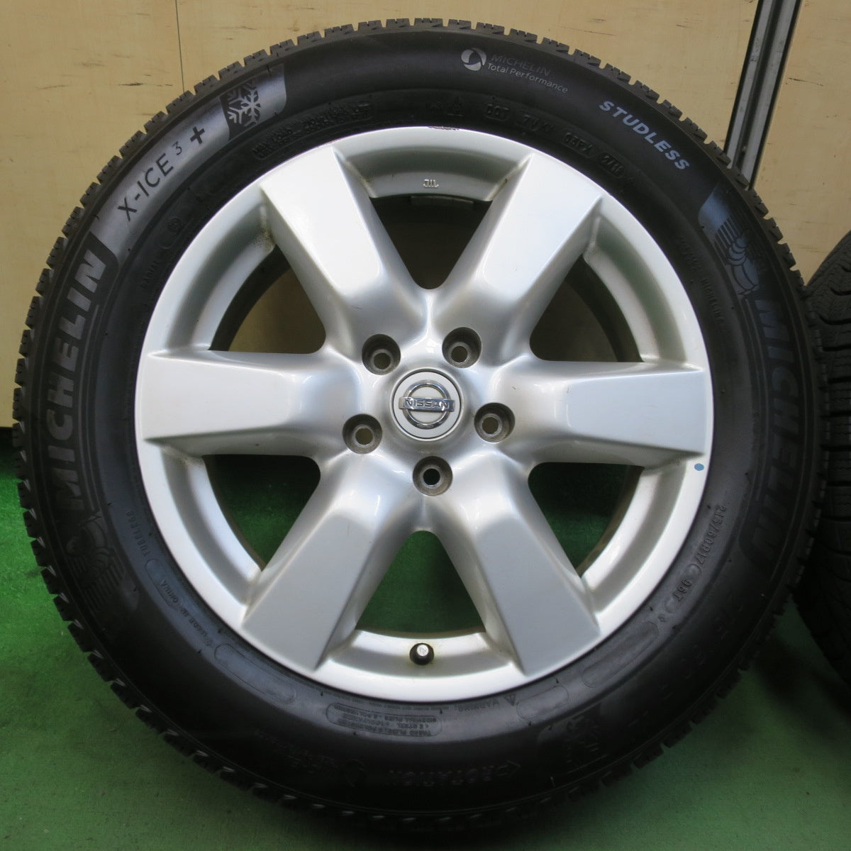 バリ溝！9分★日産 T31 エクストレイル 純正 215/60R17 スタッドレス ミシュラン X-ICE3+ 17インチ PCD114.3/5H★5103105イス