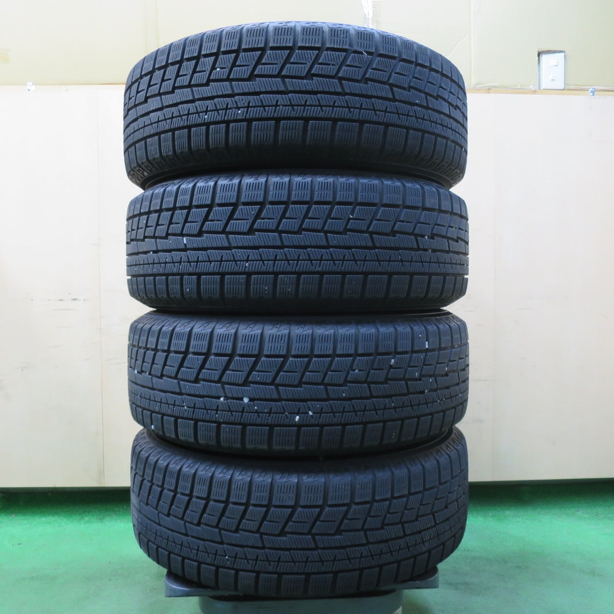 [送料無料] バリ溝！キレイ！9.5分★スタッドレス 215/60R16 ヨコハマ アイスガード iG60 STRANGER ストレンジャー 16インチ PCD114.3/5H★5010308イス