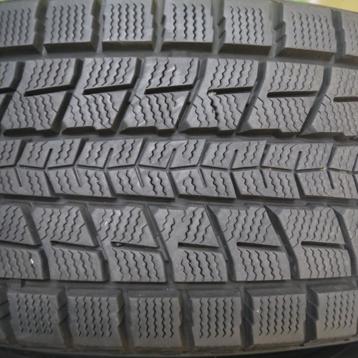 *送料無料* バリ溝！キレイ！9.5分★スタッドレス 225/65R17 ダンロップ ウインターマックス SJ8 VIOLENTO ヴィオレント 17インチ PCD114.3/5H★4031508Hス