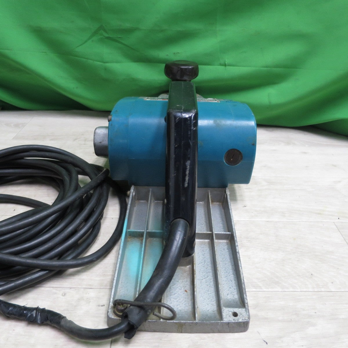 [送料無料] ☆makita マキタ 電気カンナ 1805B 有線 電動工具  研削 研磨機 DIY 電動工具 大工道具 電気かんな DIY☆