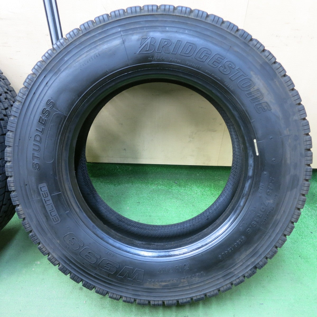 バリ溝！24年！9.5分★トラック タイヤ 245/70R19.5 136/134J スタッドレス ブリヂストン W999 19.5インチ★5053003ナスタ