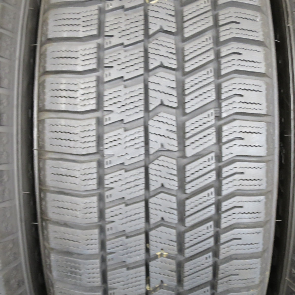 バリ溝！24年！キレイ！9.5分以上◎スタッドレス 225/60R18 グッドイヤー アイスナビ8 JOKER ジョーカー 18インチ PCD114.3/5H◎6062701NKス