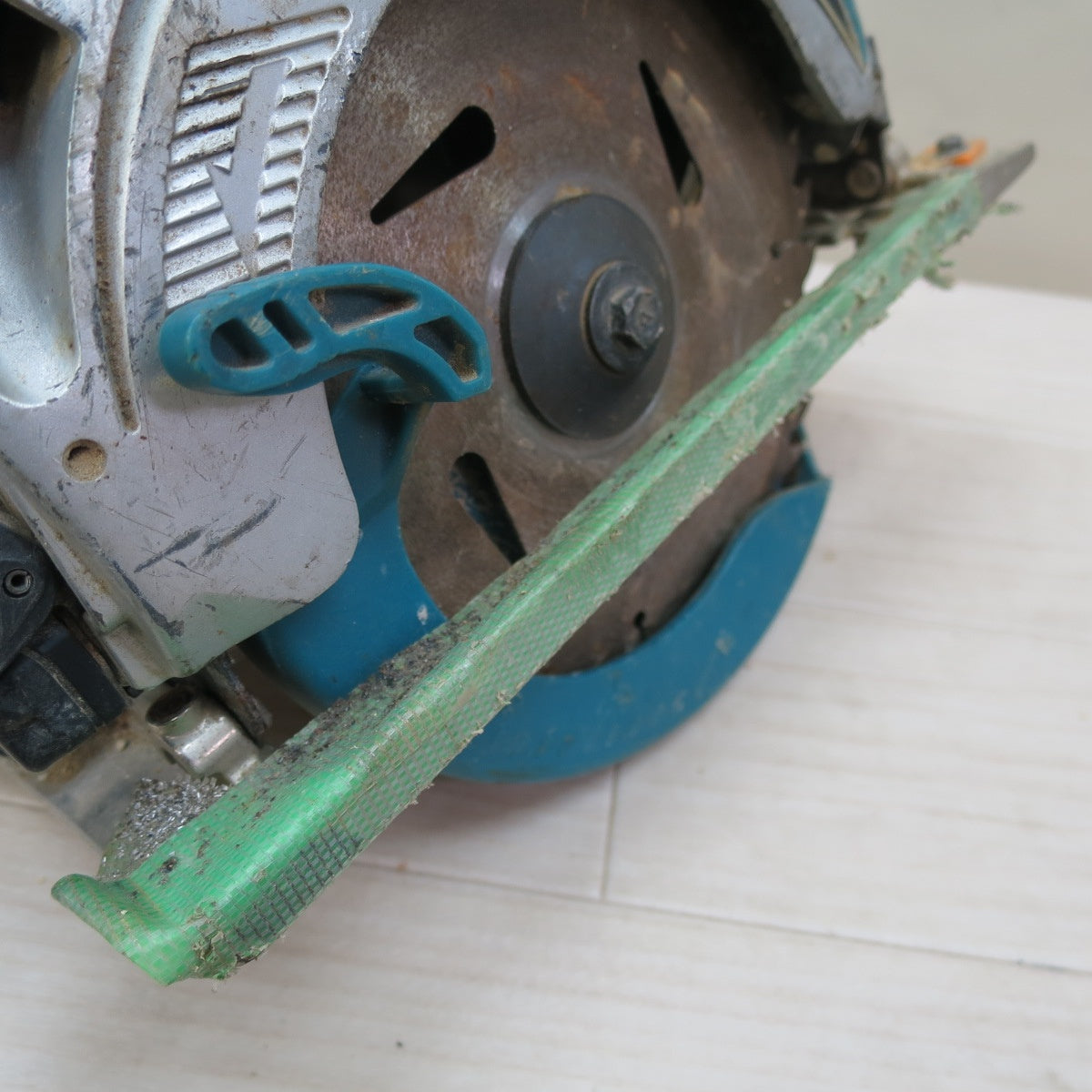 ☆マキタ 165mm マルノコ 5637BA 電動 工具 切断機 木工用 超硬 丸のこ 丸ノコ 丸鋸 コード式 電気 makita 100V☆