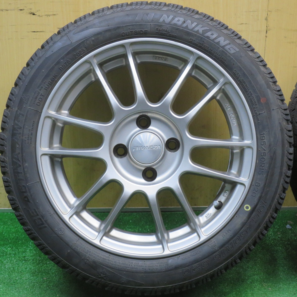 バリ溝！23年！キレイ！9.5分★スタッドレス 185/55R15 195/50R15 ハイフライ win-turi 216 ナンカン アイス アクティバ AW-1 RIVAZZA ENKEI リバッツァ エンケイ 15インチ PCD100/4H★6021106NJス