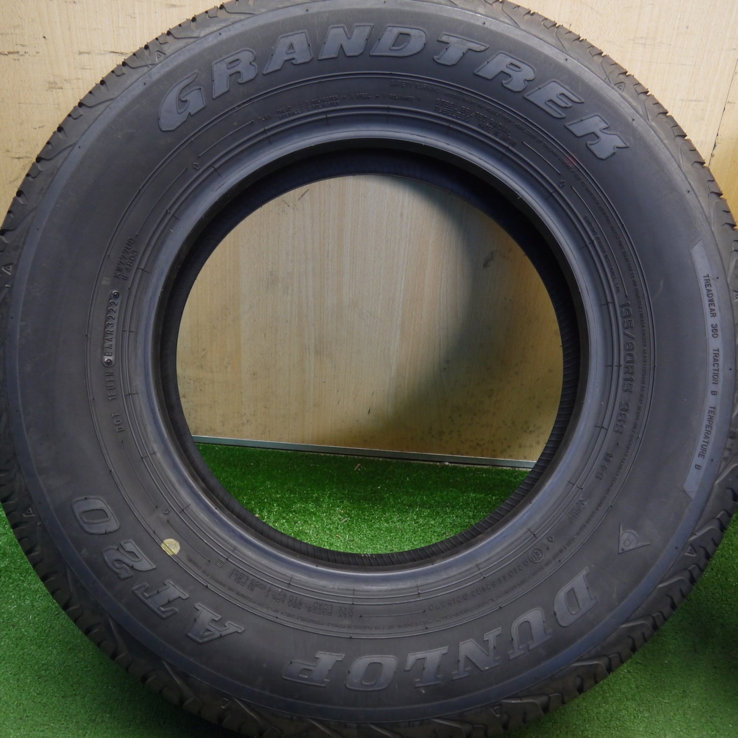 新車外し！22年★195/80R15 ダンロップ AT20 グラントレック タイヤ 15インチ ジムニーシエラ ジムニーノマド 等★6070703Hノタ