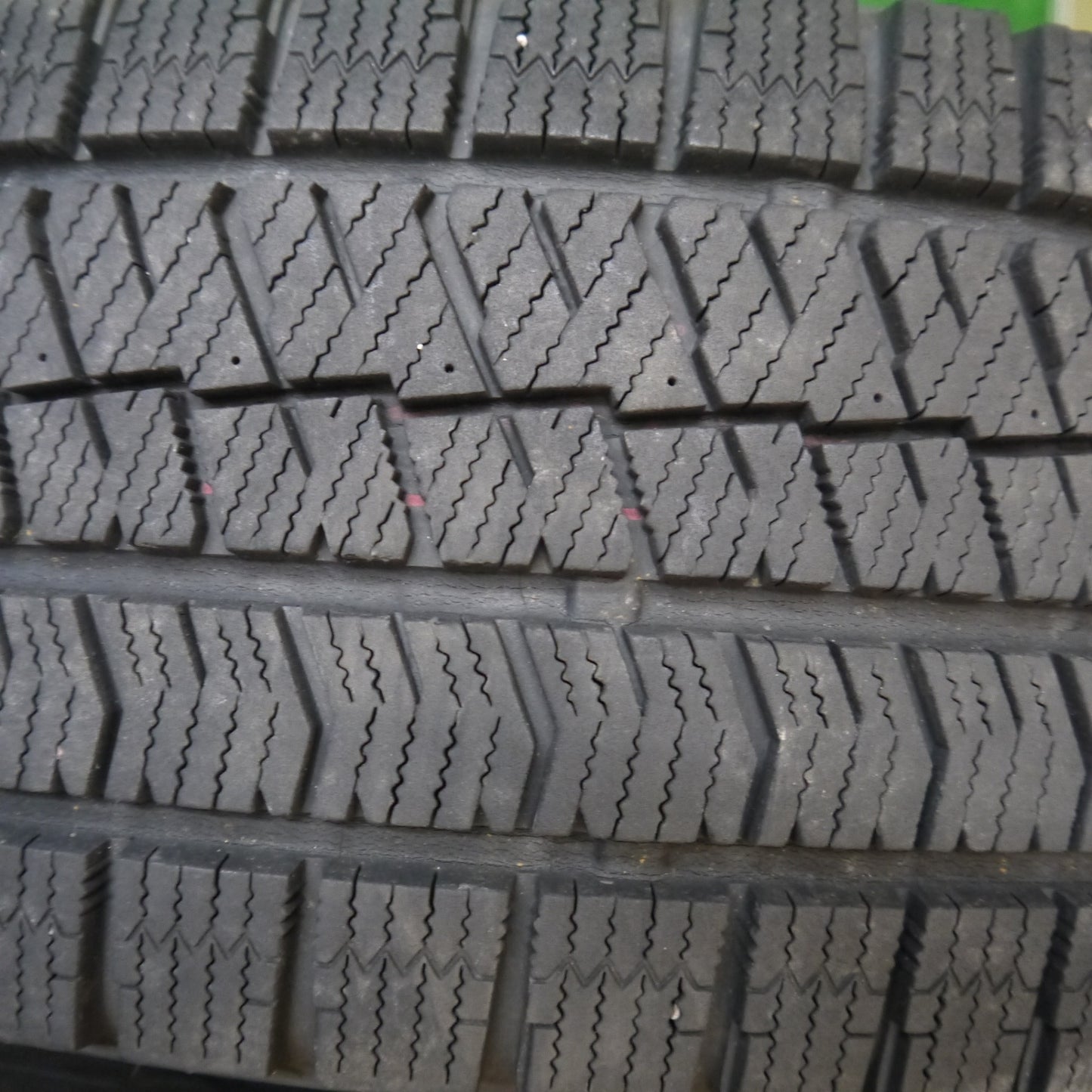 バリ溝！キレイ！8.5分★スタッドレス 215/70R15 ブリヂストン ブリザック VRX2 BALMINUM バルミナ 15インチ PCD114.3/5H★5111402Hス