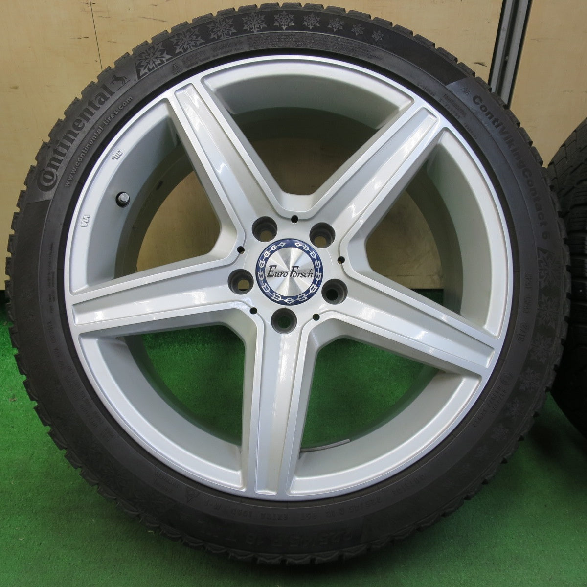 [送料無料] キレイ★ベンツ 等 EuroForsch 225/45R18 スタッドレス コンチネンタル コンチバイキング コンタクト6 ユーロフォルシュ PCD112/5H★4102207イス