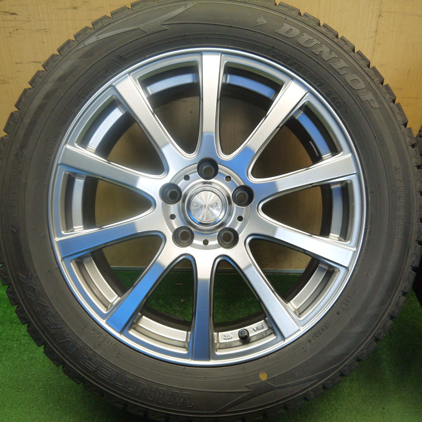 バリ溝！23年！9分★スタッドレス 215/55R17 ダンロップ ウインターマックス WM02 LAYCEA レイシア 17インチ PCD114.3/5H★6041502Hス