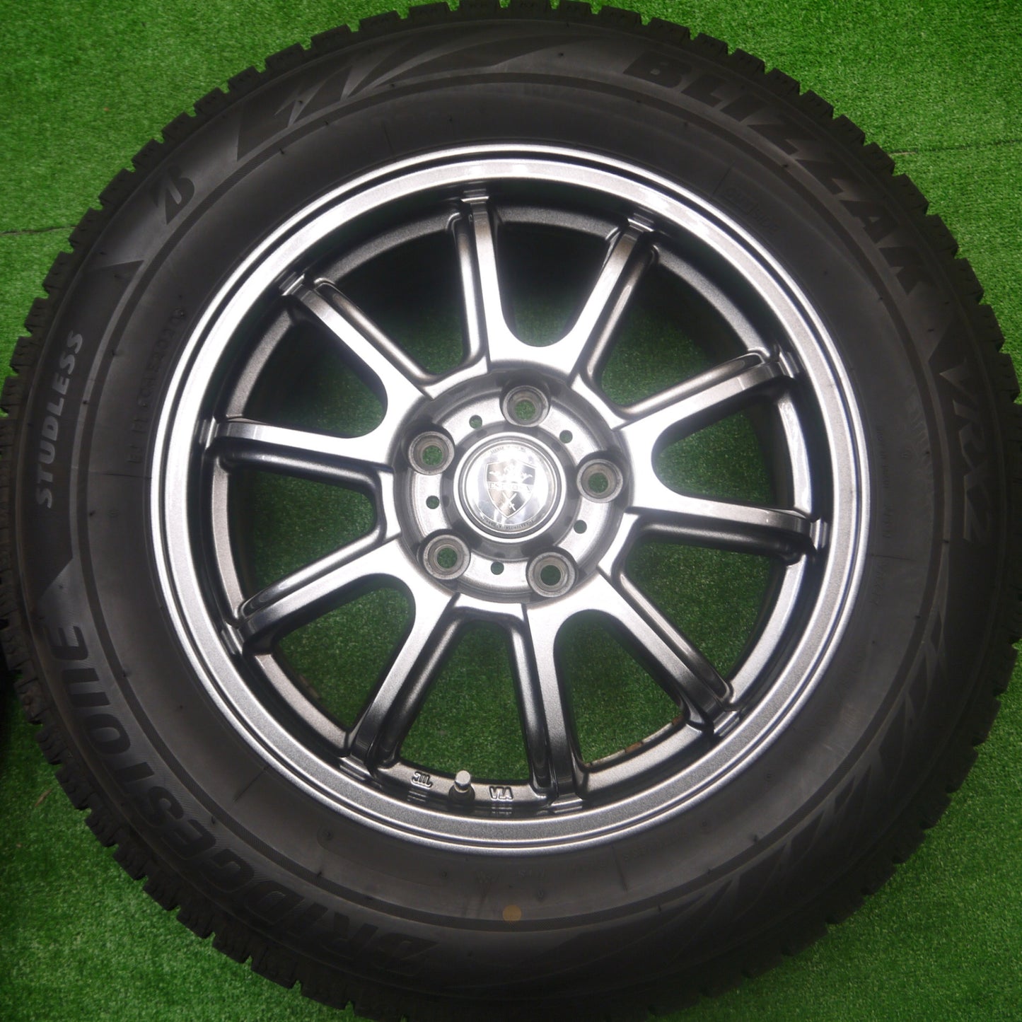 *送料無料* バリ溝！20年！キレイ！9.5分★スタッドレス 215/60R16 ブリヂストン ブリザック VRX2 ESTROSA エステローザ 16インチ PCD114.3/5H★4082003Hス