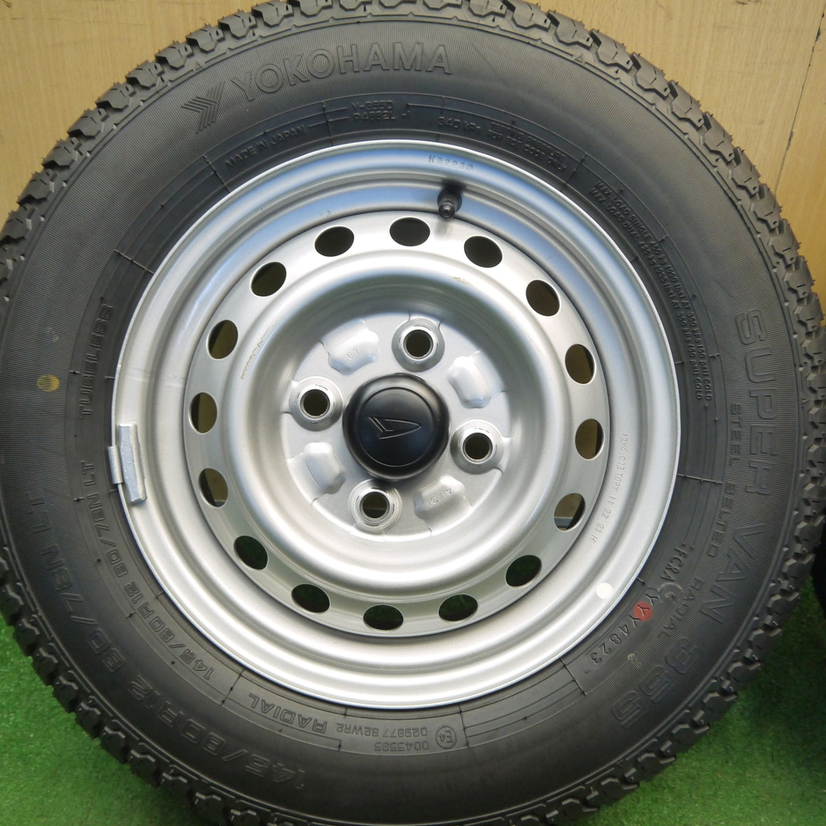 新車外し！23年◎ダイハツ ハイゼット 純正 スチール 145/80R12 80/78N ヨコハマ SUPER VAN 355 12インチ PCD100/4H◎6092504Hノ