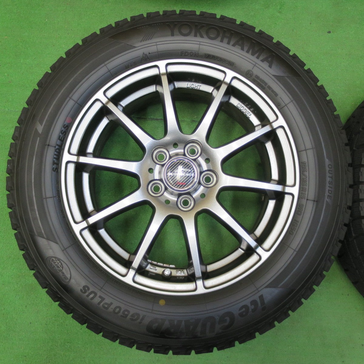 *送料無料* バリ溝！20年！キレイ！ほぼ10分★プリウス等 195/65R15 スタッドレス ヨコハマ アイスガード iG50 プラス SCHNEIDER シュナイダー PCD100/5H★4071801イス