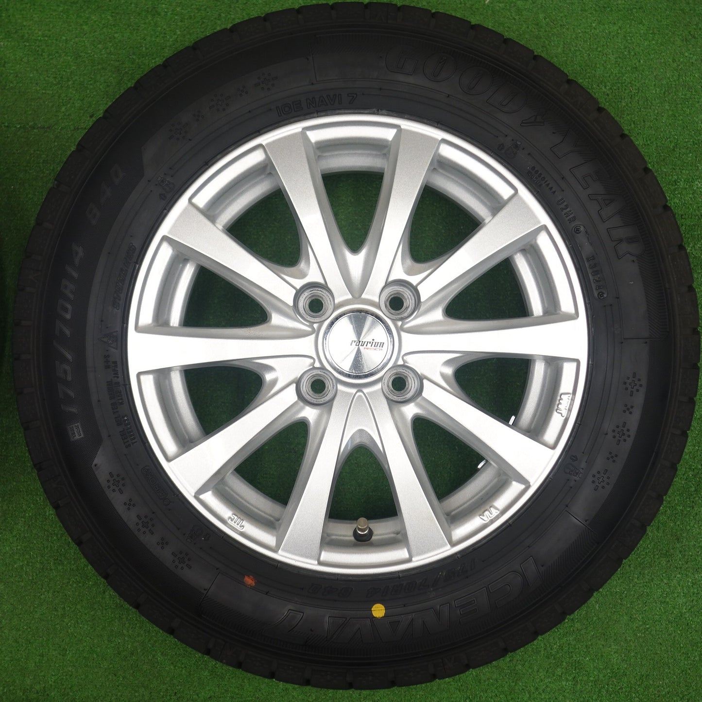 バリ溝！24年！キレイ！9分★スタッドレス 175/70R14 グッドイヤー アイスナビ7 ravrion RS01 ラブリオン 14インチ PCD100/4H★6030601KTス