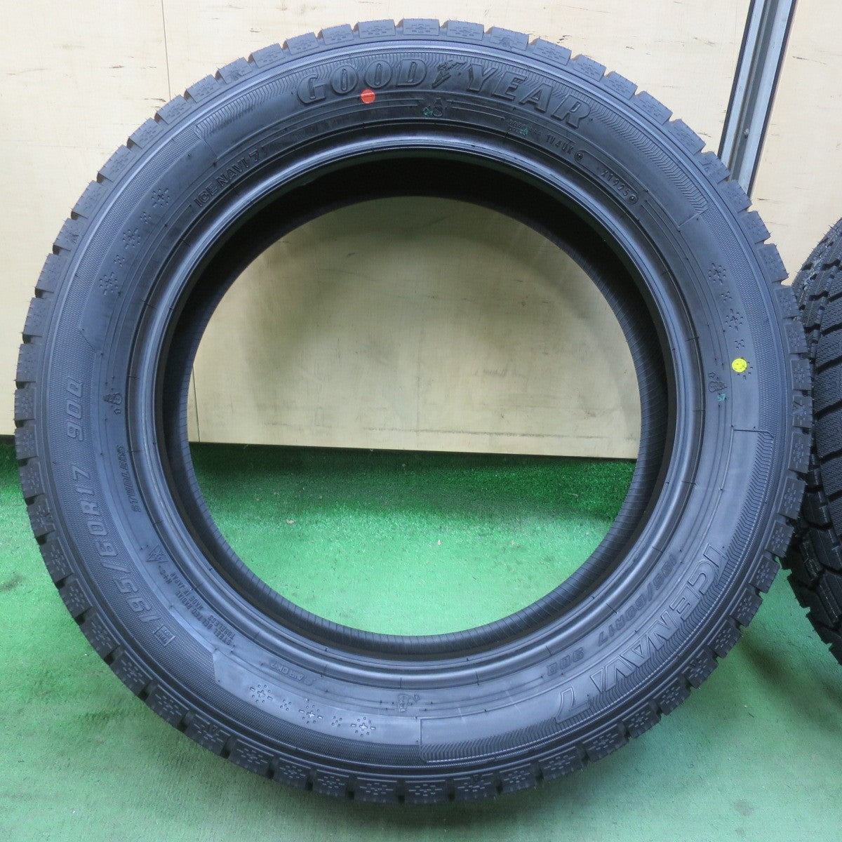 未使用！25年★スタッドレス 195/60R17 グッドイヤー アイスナビ7 タイヤ 17インチ ライズ ロッキー 60系 プリウス 等★6030414イスタ