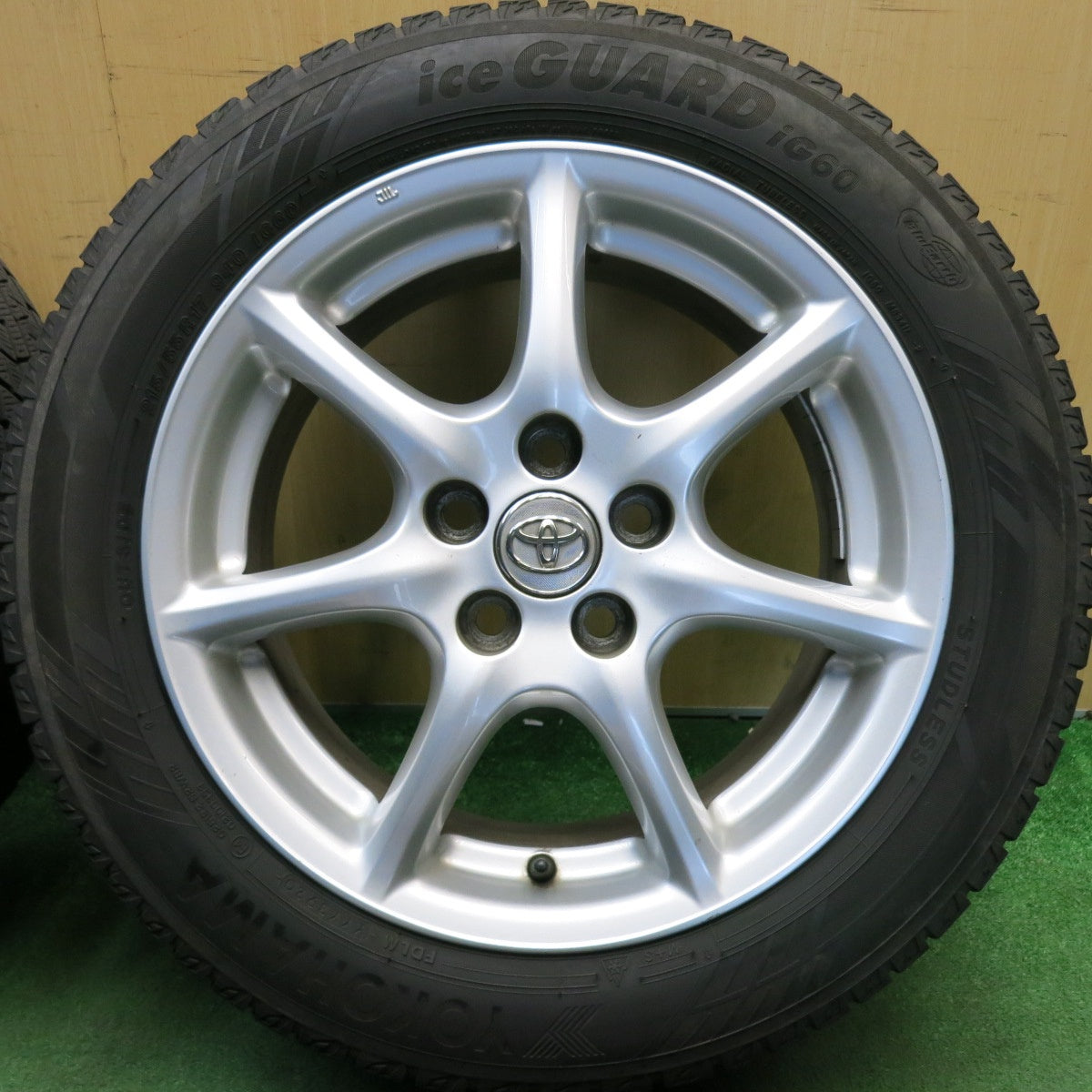 バリ溝！8.5分★トヨタ 50系 エスティマ 純正 215/55R17 スタッドレス ヨコハマ アイスガード iG60 17インチ PCD114.3/5H★6052304HAス
