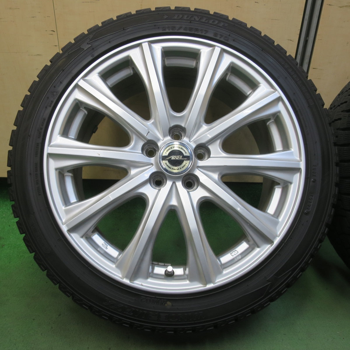 バリ溝！9分★86 BRZ 等 215/45R17 スタッドレス ダンロップ ウインターマックス WM02 AXEL アクセル 17インチ PCD100/5H★6052711イス