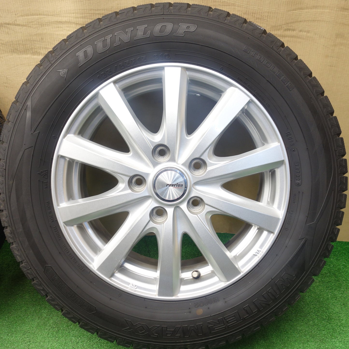 バリ溝！22年！キレイ！9.5分★スタッドレス 195/65R15 ダンロップ ウインターマックス WM02 ravrion RS01 ラブリオン 15インチ PCD114.3/5H★6012903KTス