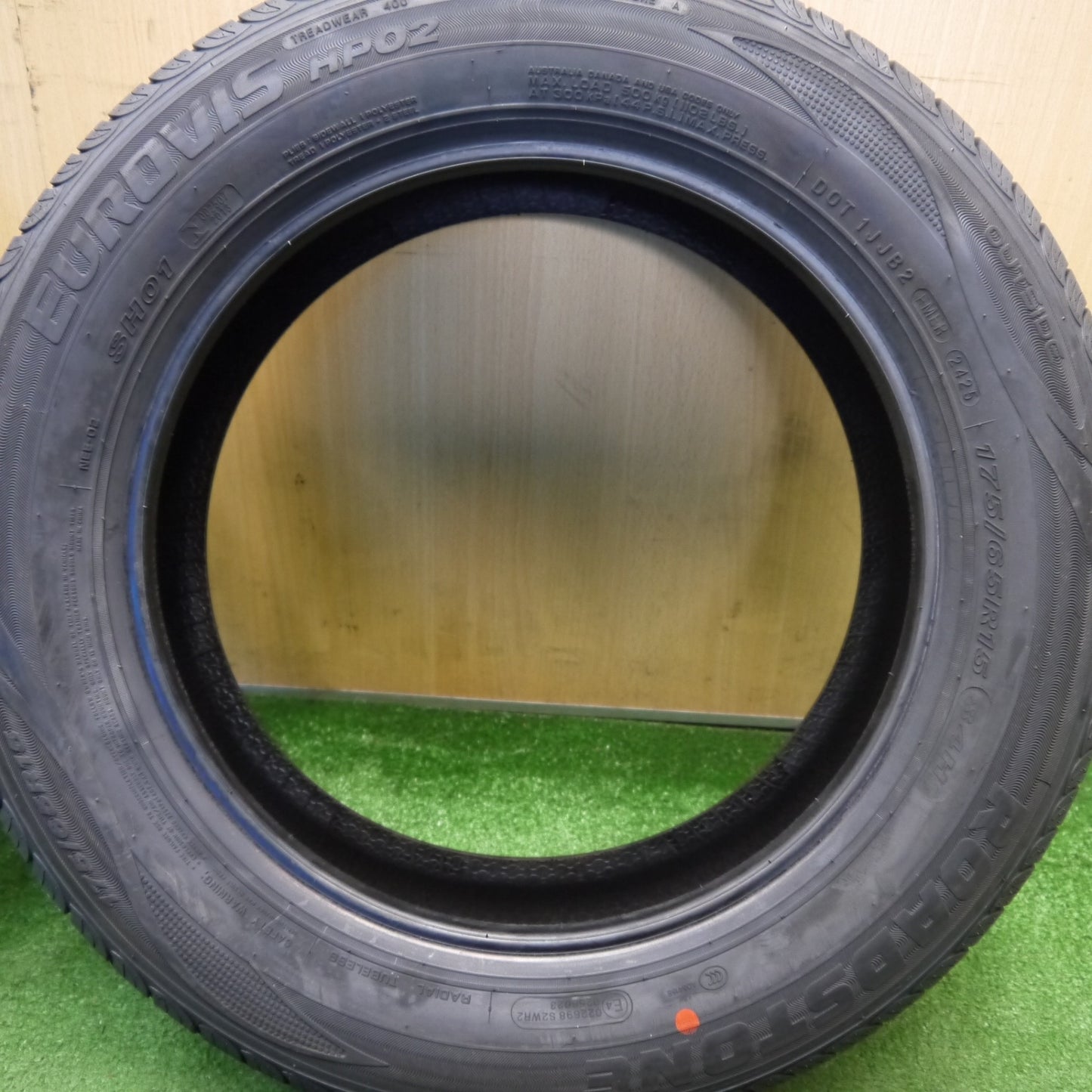 未使用！25年★175/65R15 ロードストーン EUROVIS HP02 タイヤ 15インチ ヤリス アクア スイフト スペイド 等★6050811Hノタ