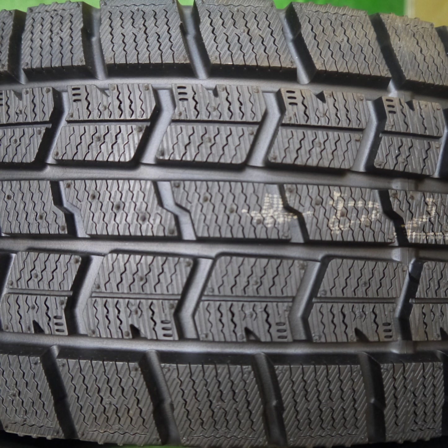 未使用！22年！2本★スタッドレス 205/60R16 グッドイヤー アイスナビ7 タイヤ 16インチ ノア ヴォクシー プリウスα ステップワゴン 等★5110706Hスタ