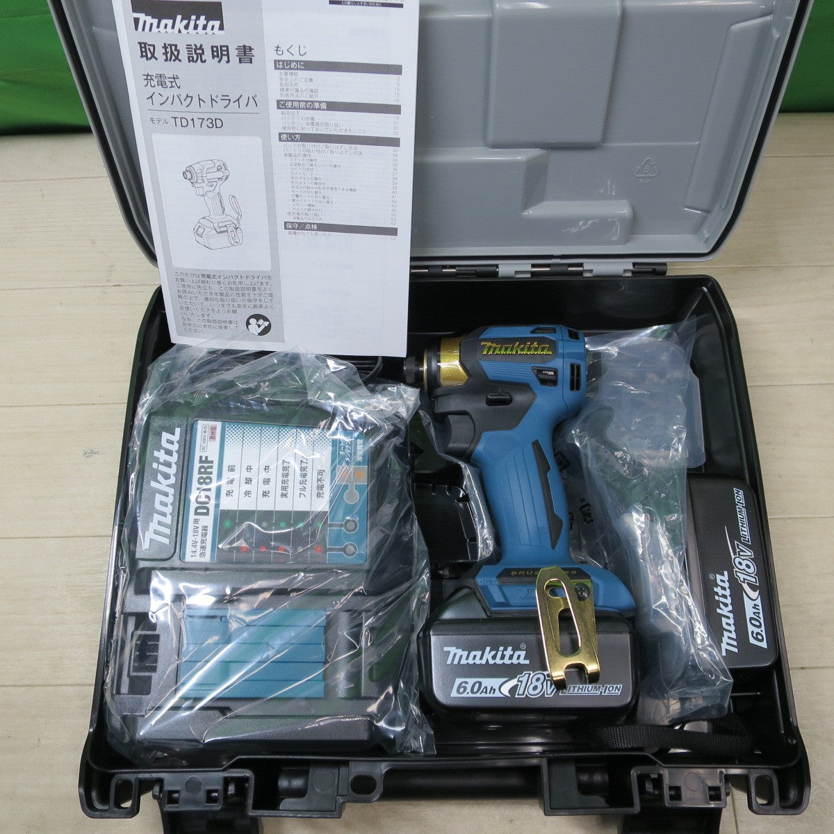 [送料無料] 未使用！バッテリー2個☆マキタ 充電式 インパクトドライバー TD173DGXPB LXT20周年記念カラー プレミアムブルー 電動 工具 6.0Ah 18V 充電器 DC18RF makita☆