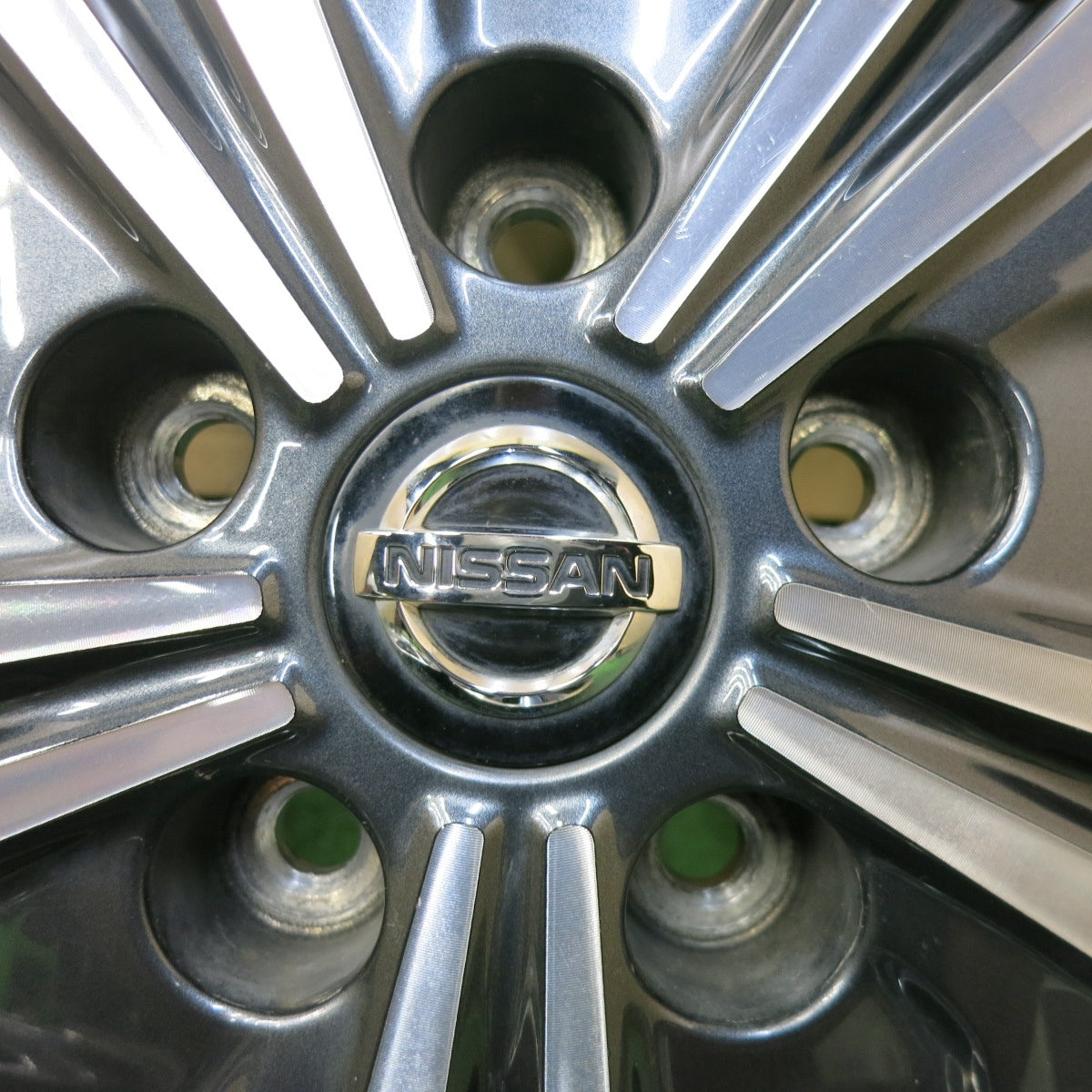キレイ★日産 C27 セレナ 純正 ホイール 15インチ 15×5.5J PCD114.3/5H★5051312SYホ