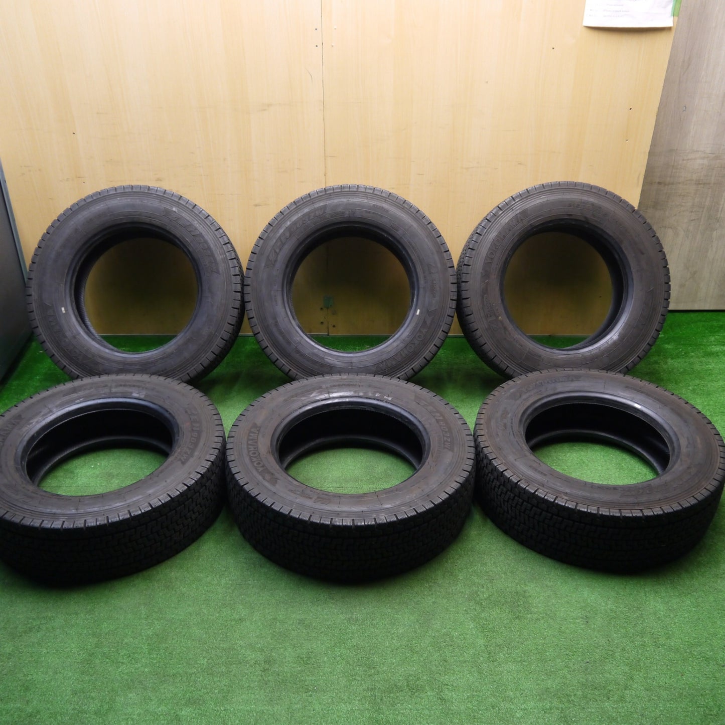 バリ溝！9分！6本★トラック タイヤ 215/70R17.5 123/121J スタッドレス ヨコハマ ZEN 903ZW 17.5インチ★5111403KKスタ