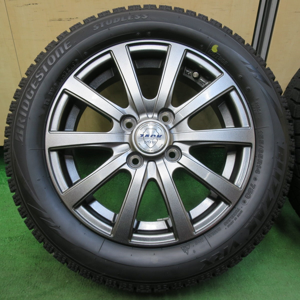 [送料無料] バリ溝！キレイ！9.5分以上★スタッドレス 155/65R14 ブリヂストン ブリザック VRX ZACK JP-110 MONZA モンツァ 14インチ PCD100/4H★5012507イス