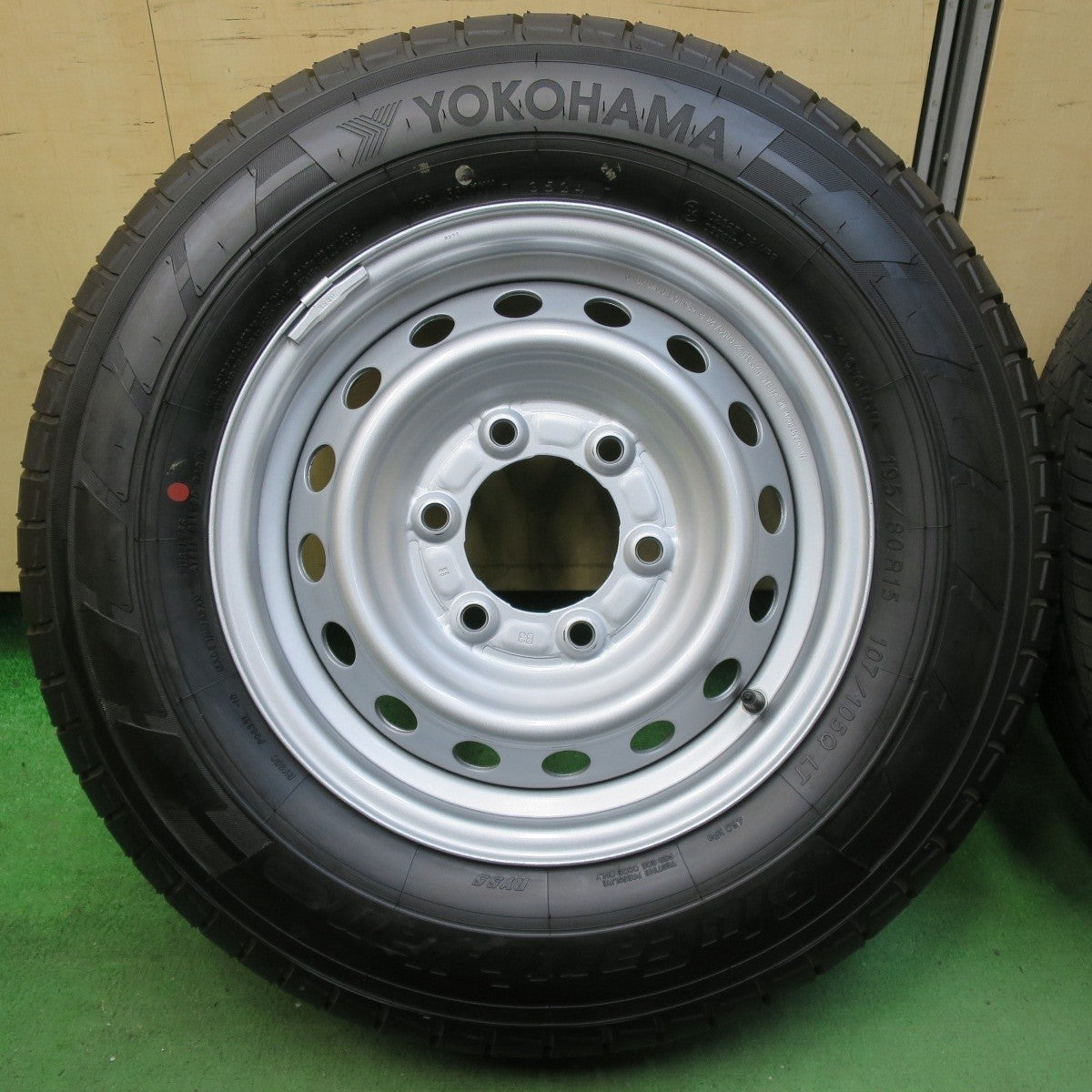新車外し 24年★日産 キャラバン 純正 スチール 195/80R15 107/105Q ヨコハマ BluEarth-Van RY55 PCD139.7/6H★5040402イノ