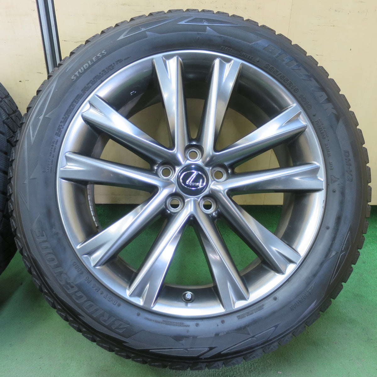 4本価格★レクサス RX 純正 235/55R19 スタッドレス ブリヂストン ブリザック DM-V2 19インチ PCD114.3/5H★6052702イス