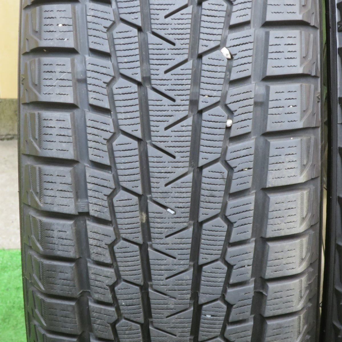 バリ溝！23年！キレイ！9.5分★スタッドレス 235/60R18 ヨコハマ アイスガード G075 GRASS グラス 18インチ PCD114.3/5H★5112210TTス