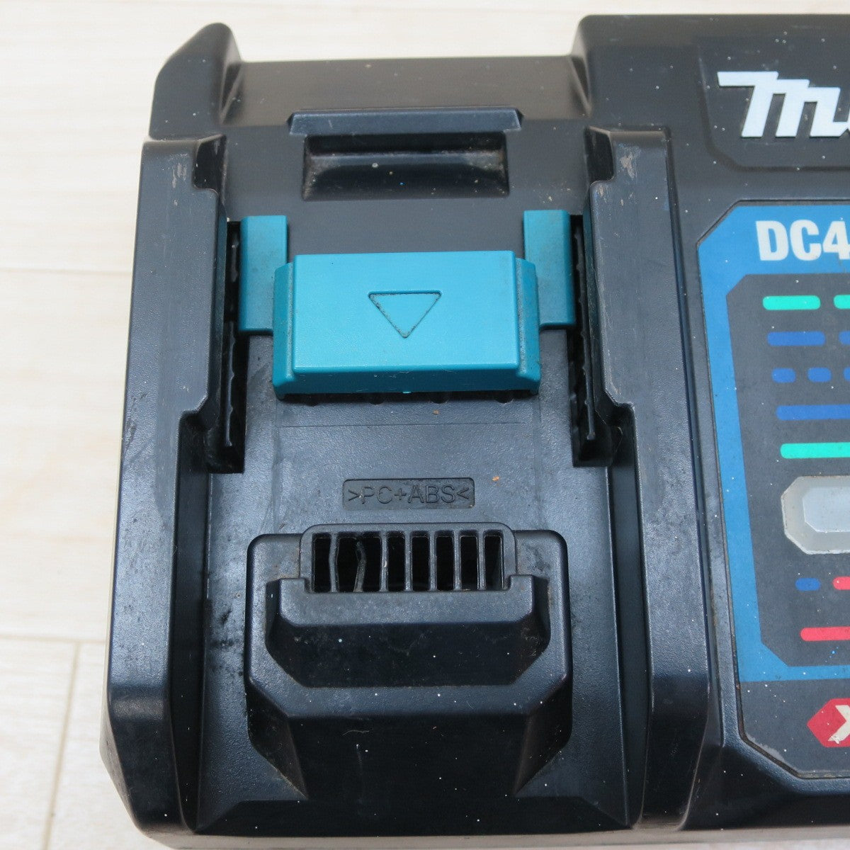 ☆マキタ 急速 充電器 DC40RA 40V max 電動 工具 AC 100V 専用 makita ジャンク 品☆ [送料無料]